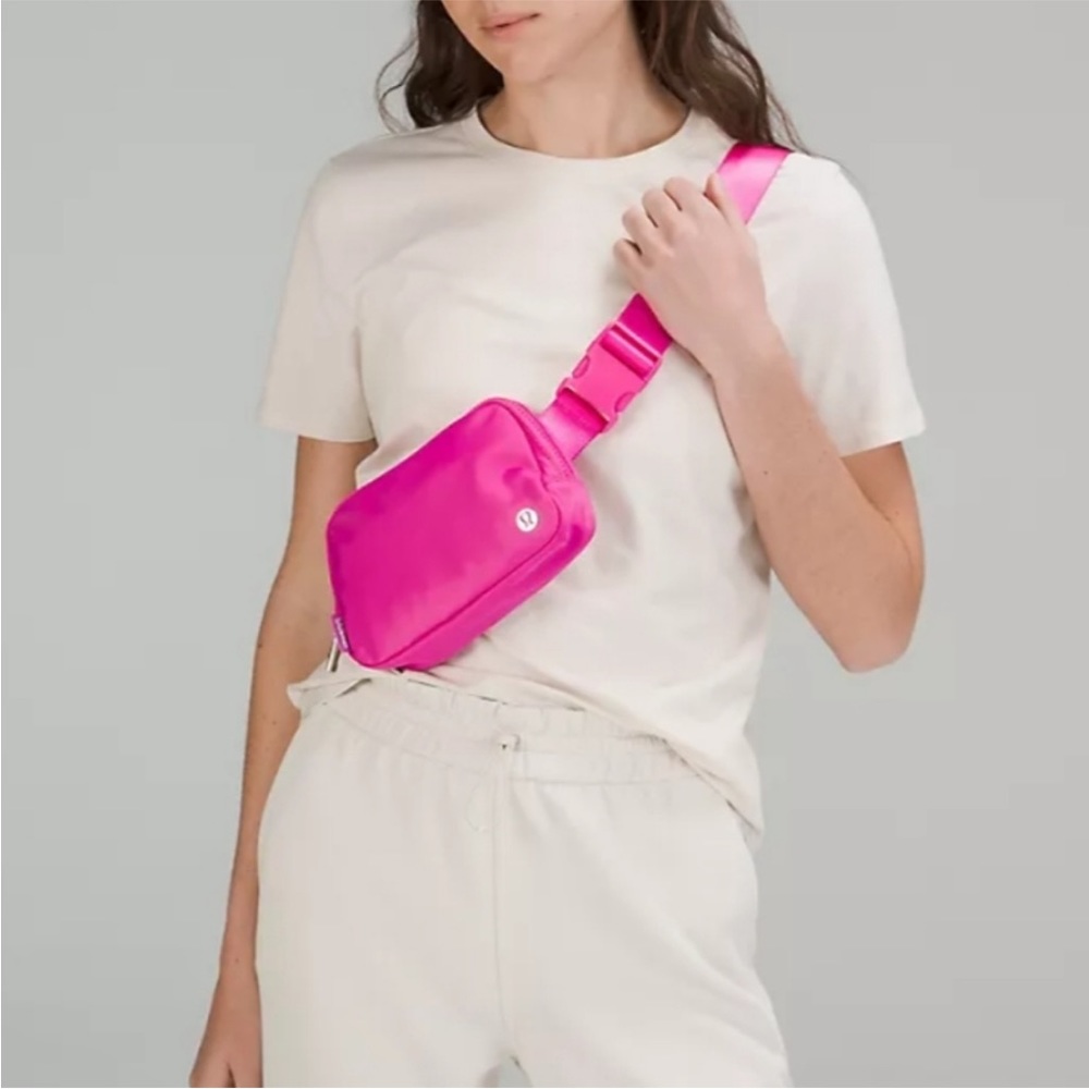 NEW LULULEMON EVERYWHERE BELT BAG 1L - SONIC PINK